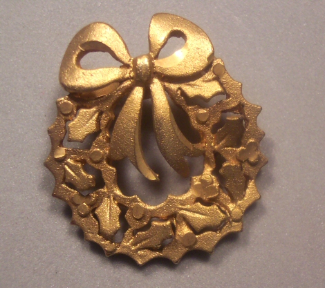 Burnished Gold Holiday Wreath Pin