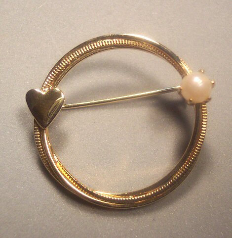 Cultured Pearl Circle Pin