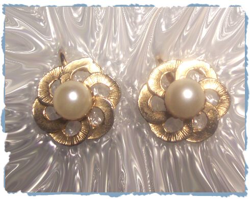 Swirl Flower Earrings w Faux Pearl