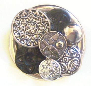 Gutos Button Collage Pin