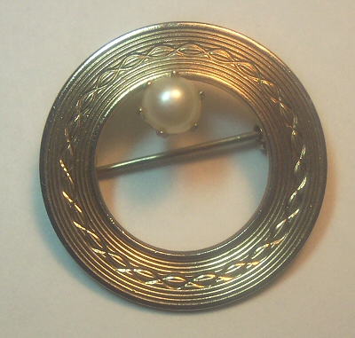 Cultured Pearl Circle Pin