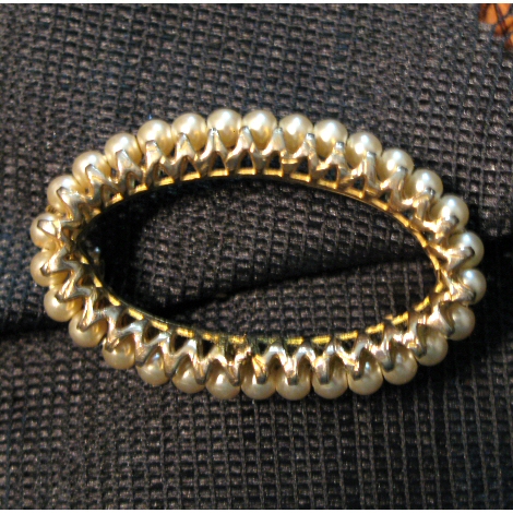 Oval Faux Pearl Wired Brooch