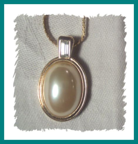Avon Oval Faux Pearl and Baguette Necklace