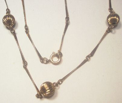 Ribbed Bead and Long Link Necklace