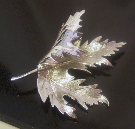 Silvertone Leaf Pin with 2-Part Construction