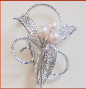 Silver Wire and Cultured Pearl Pin